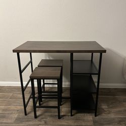 Small table And Chairs