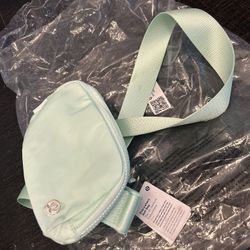 LULULEMON everywhere Belt Bag Brand New Receipt 