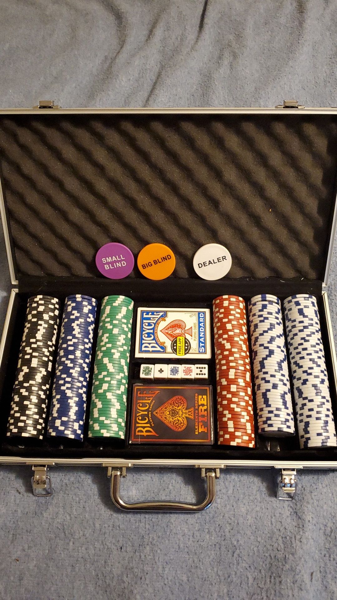 Like new poker set with in aluminum case