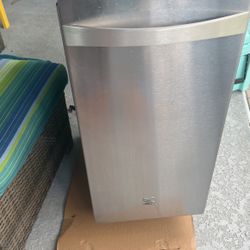 Freestanding Kenmore Elite 15inch Ice maker