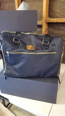 Breast pump carrying bag