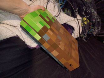 Limited edition Minecraft Xbox