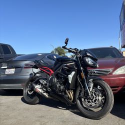 2022 Triumph Street Triple R – AT2 Exhaust – Clean Title