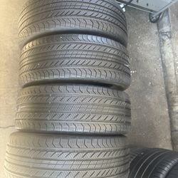 Tengo un Set de llantas continental, Ranfla en muy buenas condiciones 235/50 19 instaladas y balanceadas por el mismo precio