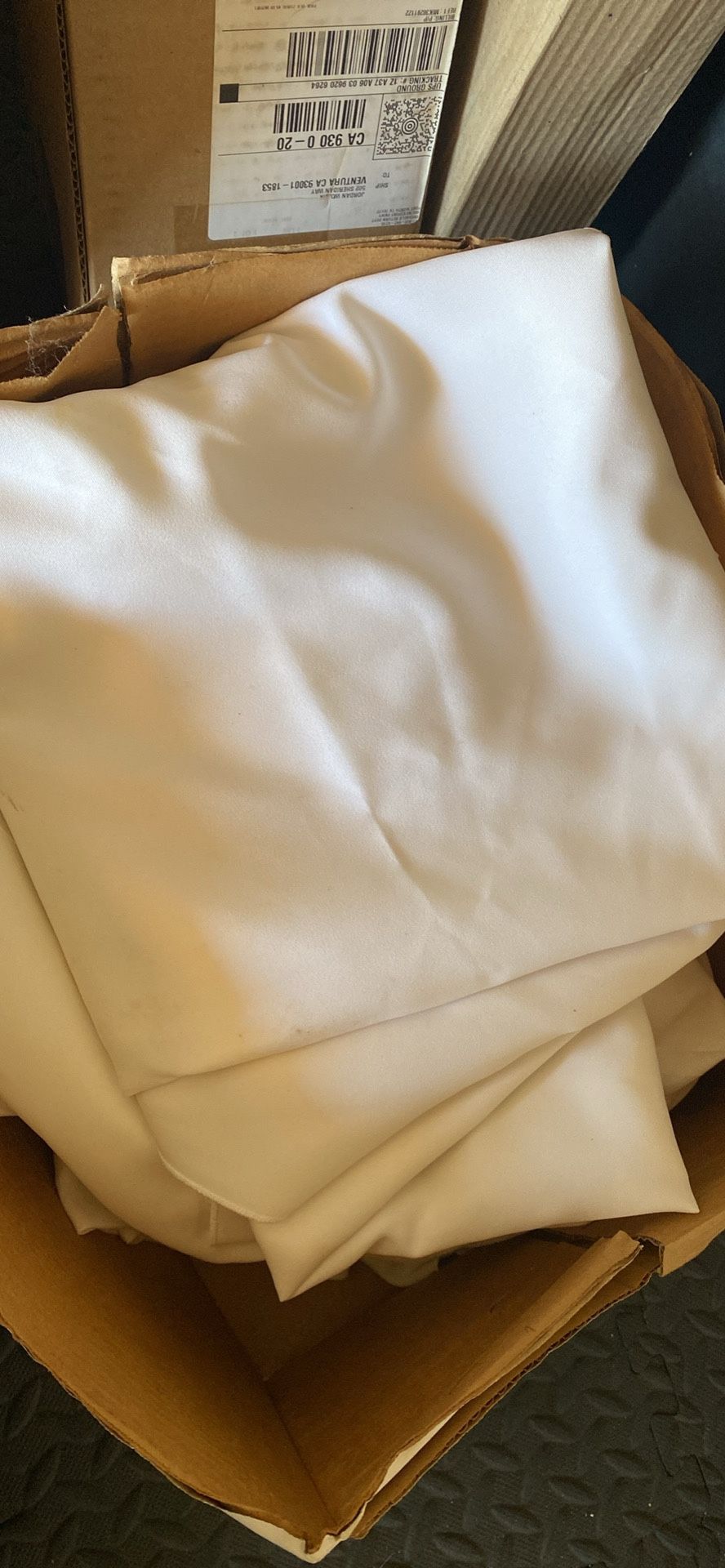 4-5 Round White Table Linens