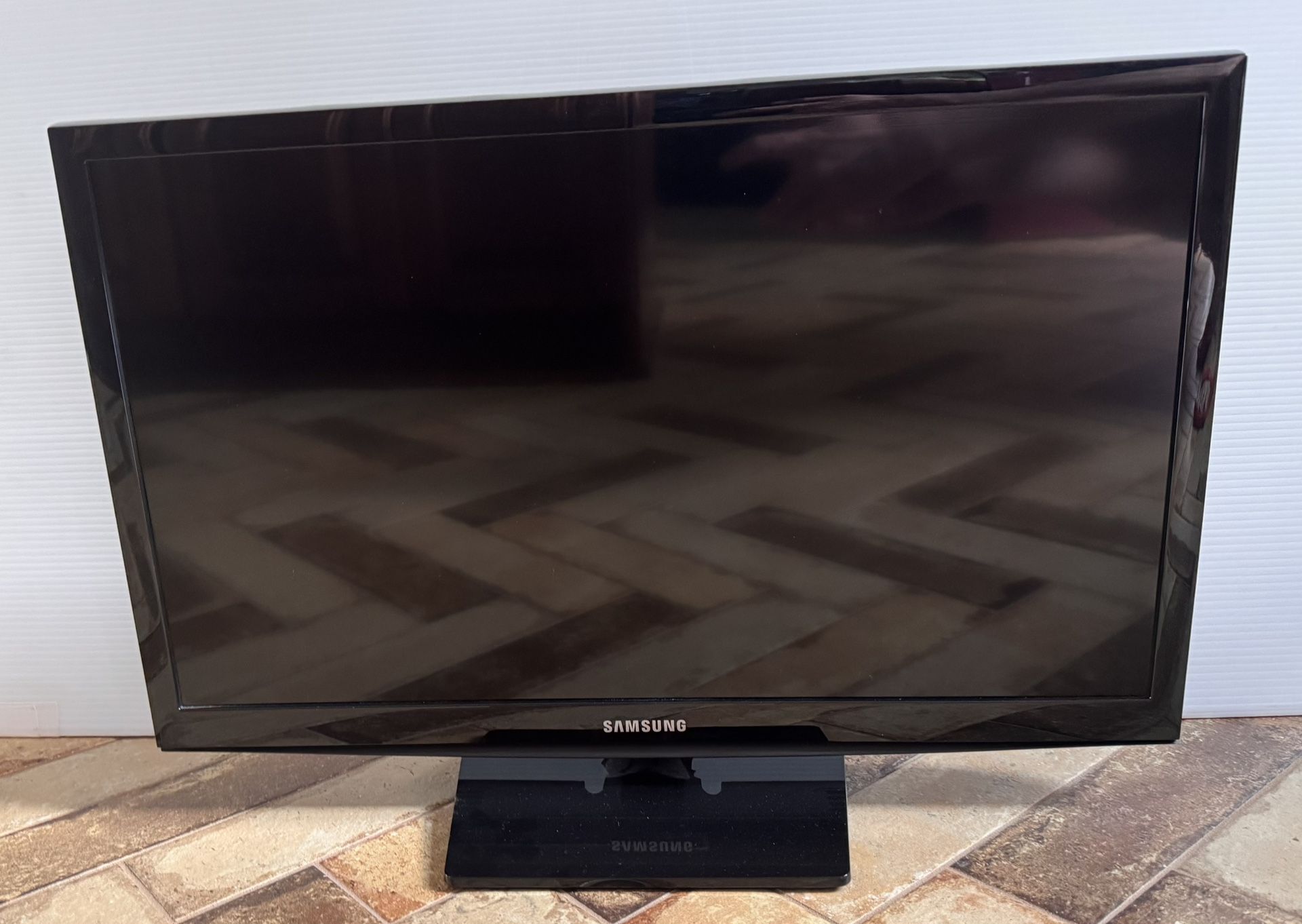 Samsung 24” Flatscreen TV
