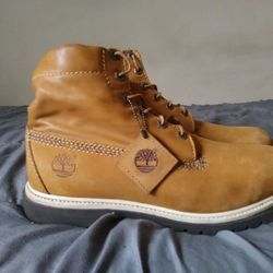 Men's Genuine Leather Upper and Suede Timberland Boots Size 11 Tims Wheat