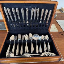 Vintage Queen Bess II Oneida Community Tudor Plate Silverplate Flatware Set
