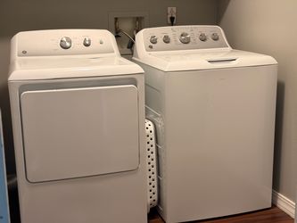 Washer dryer set