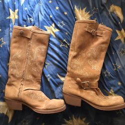 Woman’s boots size 10, brand name-rocket dog. (read Description)