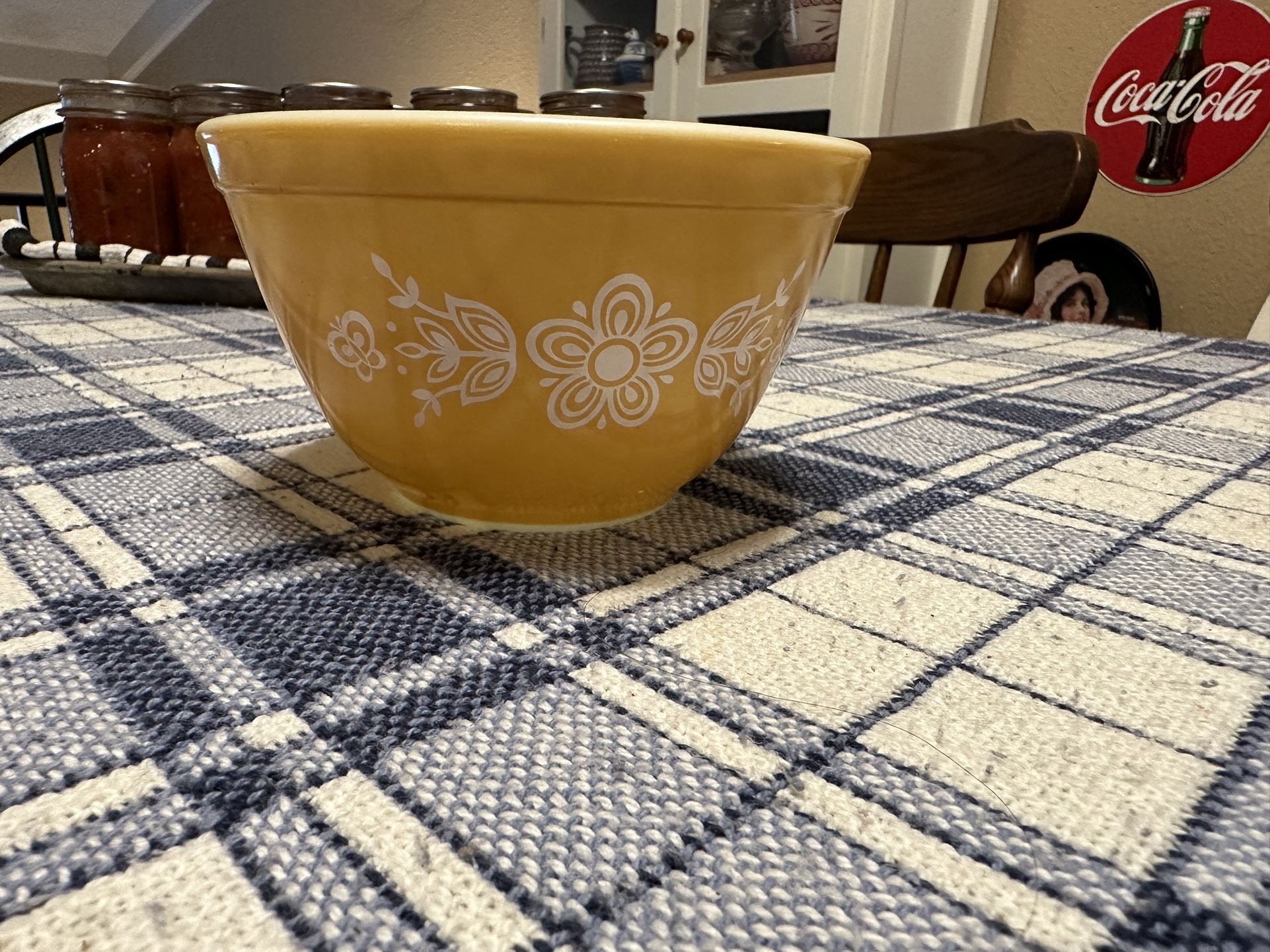 Vintage  Pyrex  Butterfly  Gold # 401 Mixing Bowl 