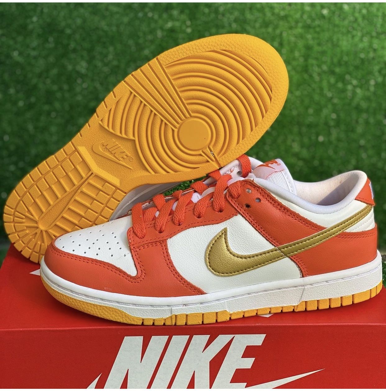 NIKE DUNK LOW UNIVERSITY GOLD SIZE 8 MEN