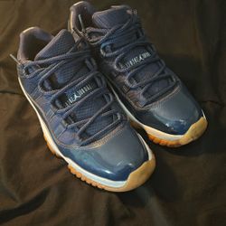 Air Jordan 11 Low “Navy Gum”