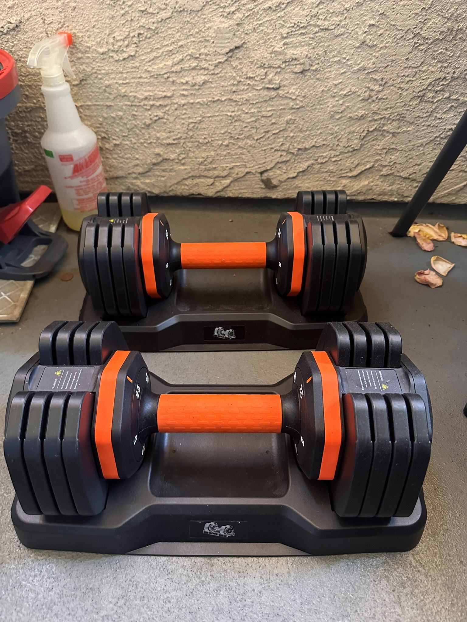 Adjustable Set Of Dumbbells 5-25 Lbs Each 