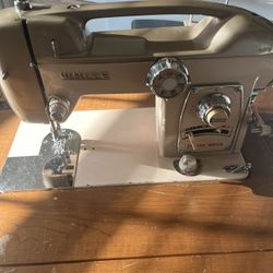  Sewing Machine (white)