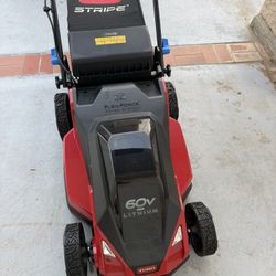Toro 21 in. STRIPE 60 V Battery Self-Propelled Lawn Mower  (Battery & Charger)  