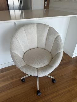 🤍 Bouclé Swivel Chair – Shell Style, Super Chic