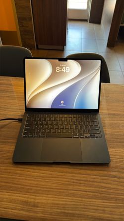 13 Inch MacBook Air 24gb Mint condition