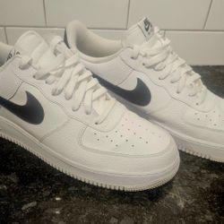 NIKE AIR FORCE 1 WHITE AND BLACK MENS SIZE 15