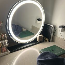 Vanity mirror