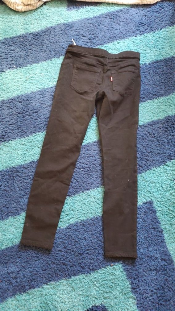 Black Levi's Jeans