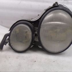 DK70418 98-99 MERCEDES E430 W210 FRONT DRIVER LEFT HEADLIGHT HALOGEN LAMP OEM