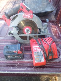 Milwaukee cordless M18   7-in circular saw w/ 5.0ah battery and M12/M18 charger