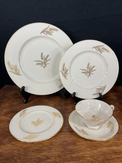 5 Piece Lenox Harvest R 441 Bone China Dinnerware Set Gold Trim with Wheat Design for Sale in Stamford CT OfferUp