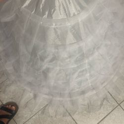 Crinolina Under The Dress