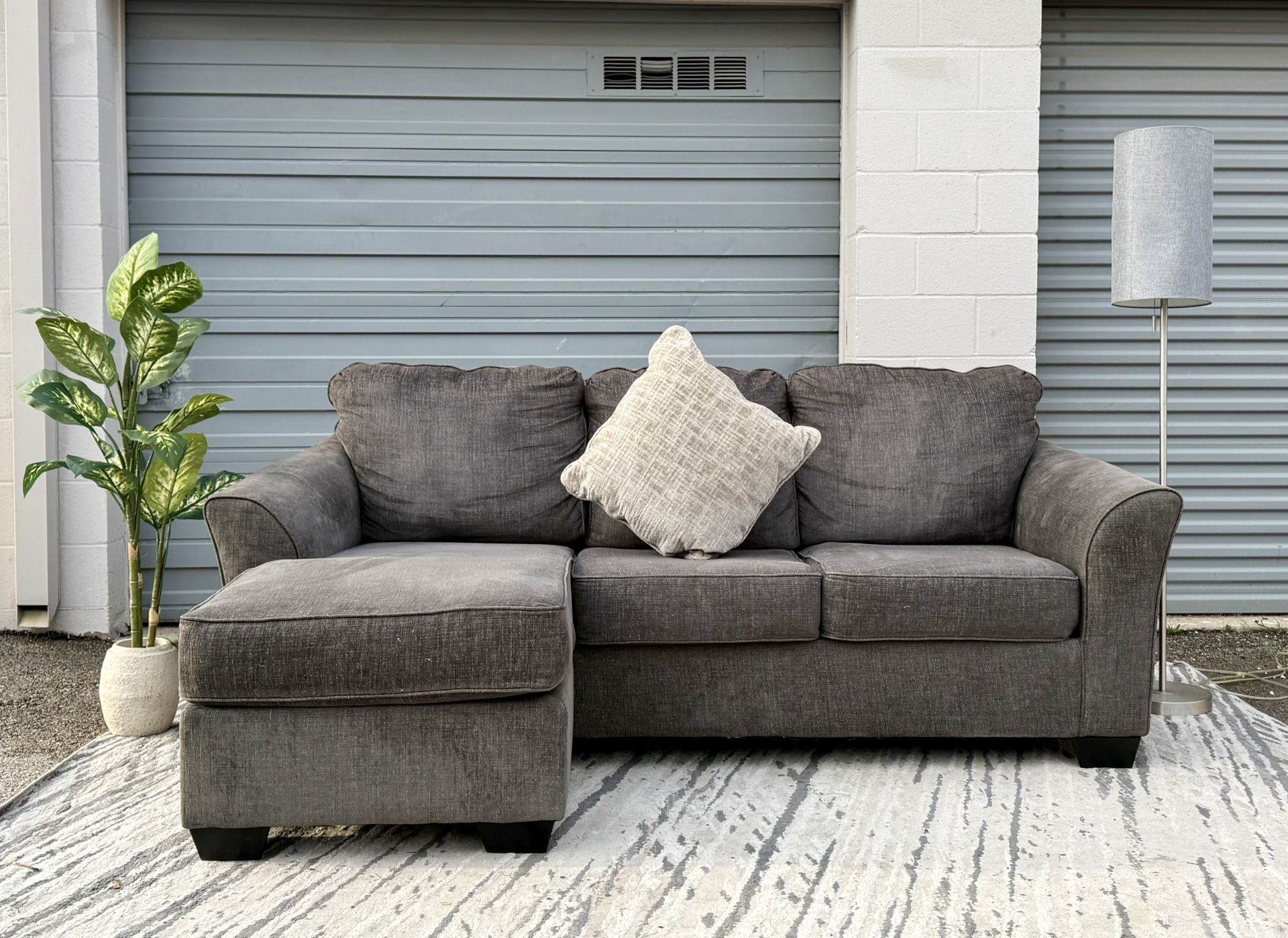 💥 Grey Sectional Sofa w/ Reversible Chaise 🛋️ Clean • Free Delivery within 10 miles