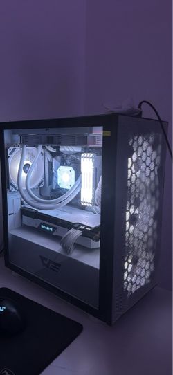 Gaming pc/pc parts (first come first serve)