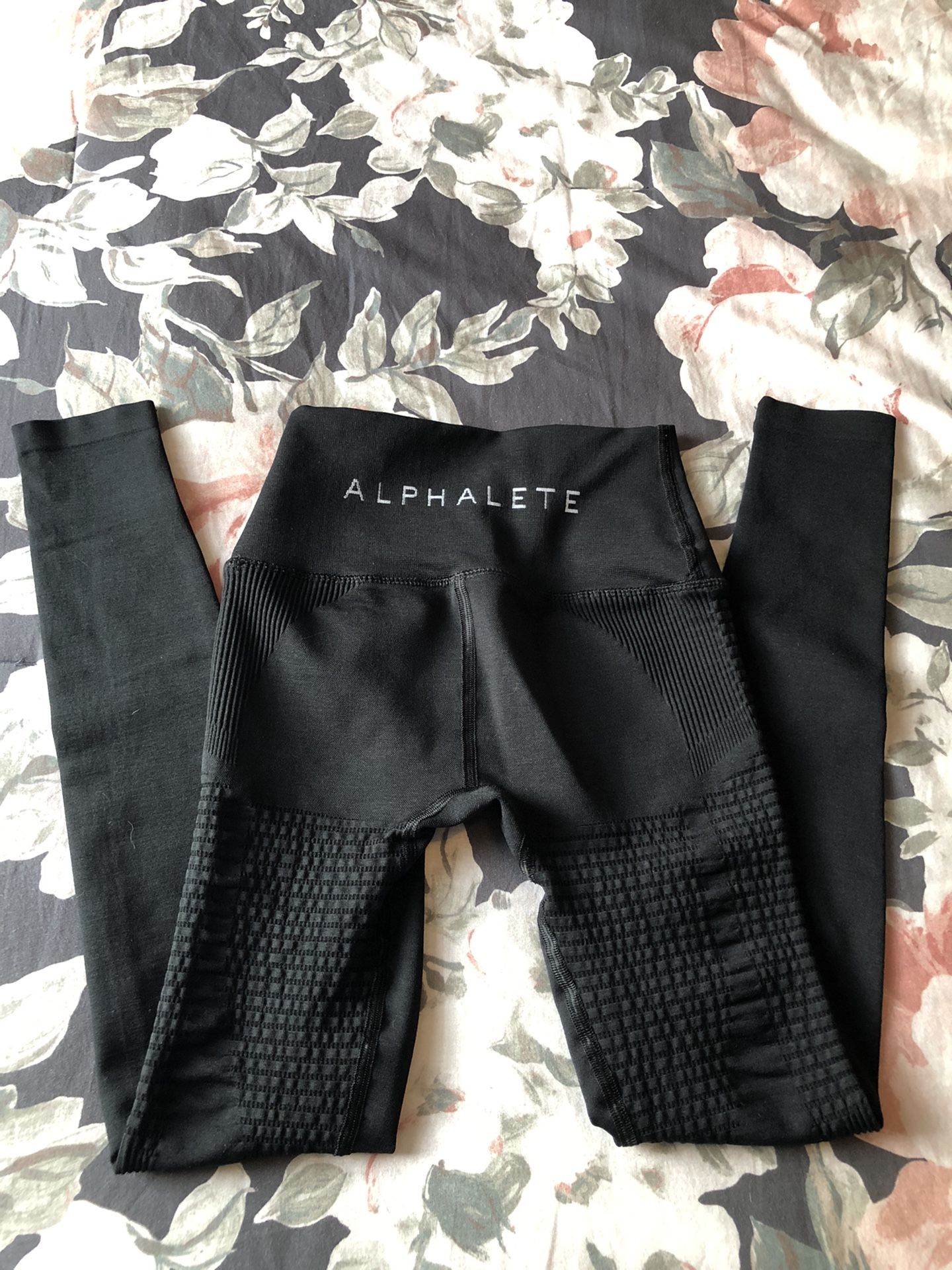 XS - ALPHALETE yoga pants