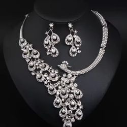 Luxury Teardrop Gemstone Peacock Necklace and Earrings Set Bridal Dubai Banquet Jewelry Colorfu Stage Fashion Gift