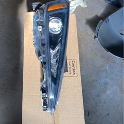Hyundai Elantra Right Headlight 2019–2020