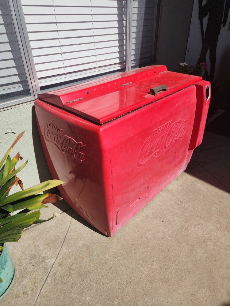 Large Coca Cola Ice Chest for Sale in Chula Vista, CA OfferUp