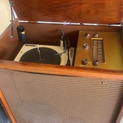 1950’s Mid Century Magnavox Radio/record Player