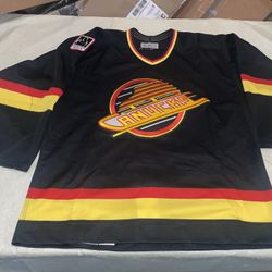 Authentic Vancouver Canucks Black Jersey Men 48 Vintage Ccm Clean Ultrafil Black