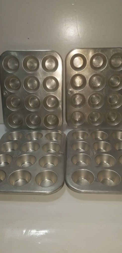 Comet Vintage Aluminum Muffin Tin / Cupcake Pans, Made in USA, Lot of 4