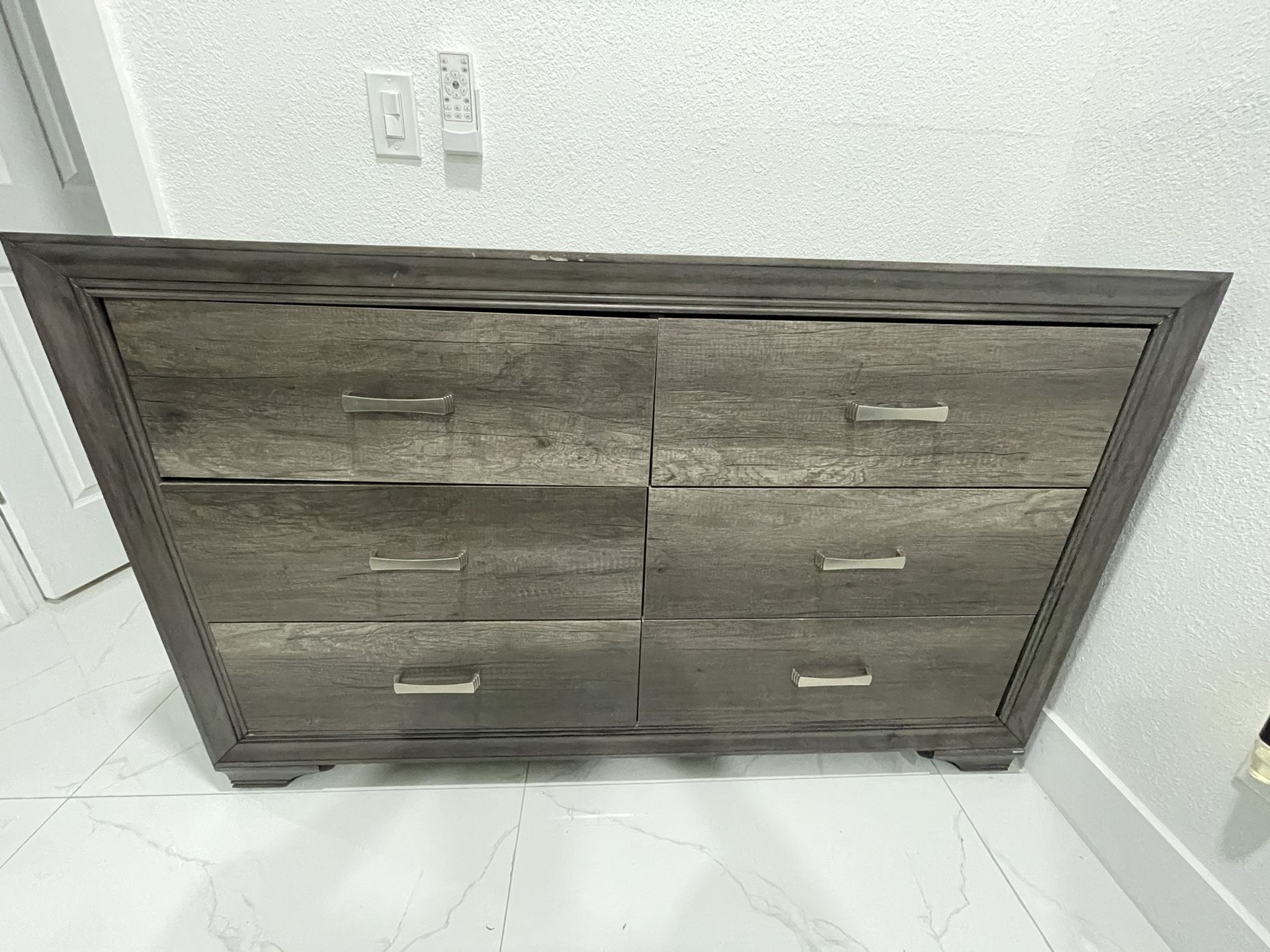 6 drawer Dresser