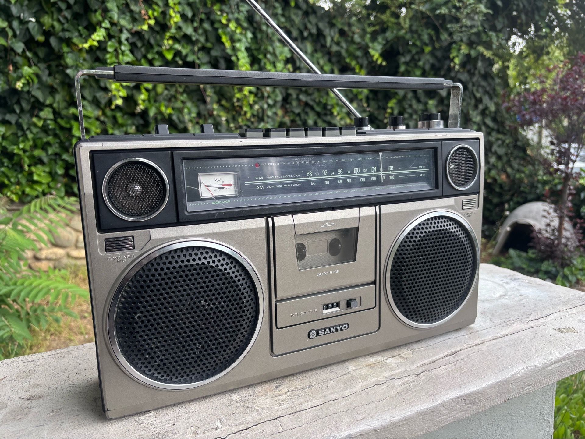Sanyo Boombox Boom Box Stereo Cassette Radio