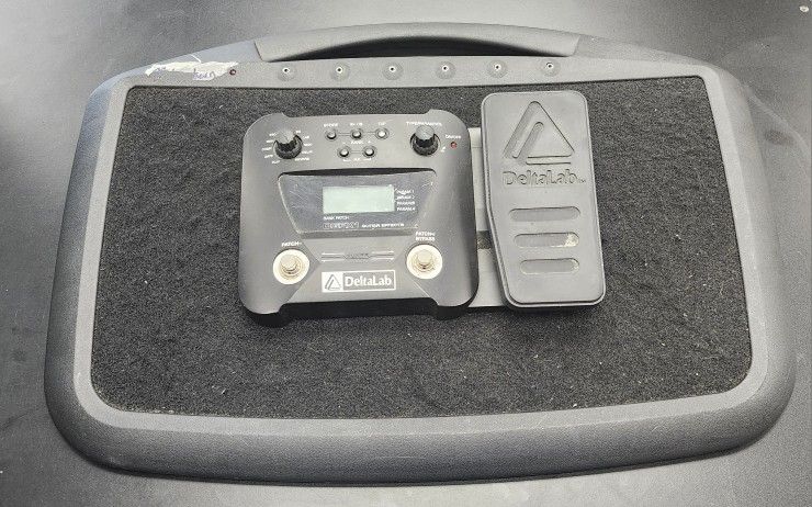 DeltaLab DGFX1 Guitar Multi Effects Pedal and SKB-6 Pedal Board