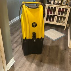 Tornado Extractor Vacuuming 