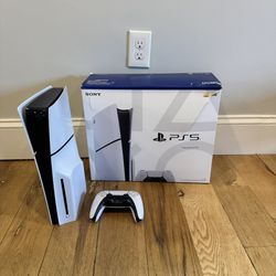 PS5 Slim Disc Edition 1TB Console w/ Box & Controller – Clean