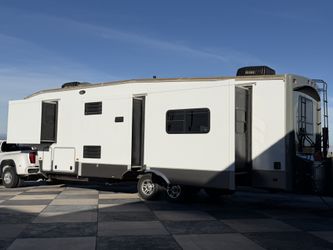 2012 Keystone High Country Montana 313RE