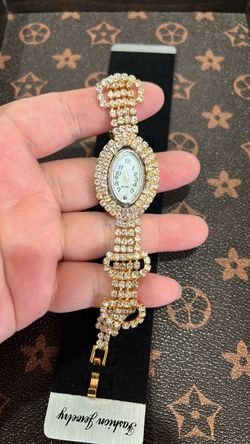 Fashionable Women’s Watch – Stylish Everyday Accessory
