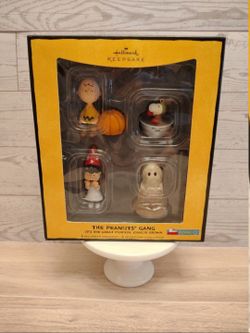 Hallmark 2008 Peanuts Halloween ornament set 🎃