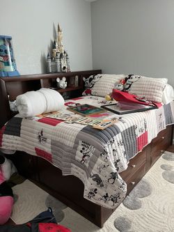 Full Trundle Bed with twin pull out