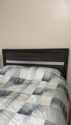 QUEEN MATTRESS + BED FRAME + SIDE TABLE (READ DESCRIPTION)