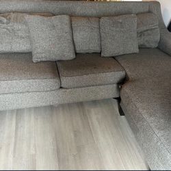 Couch With Pull Out Bed 