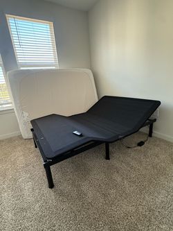 FULL SIZE ELECTRIC ADJUSTABLE BED + MATTRESS — $375 OBO